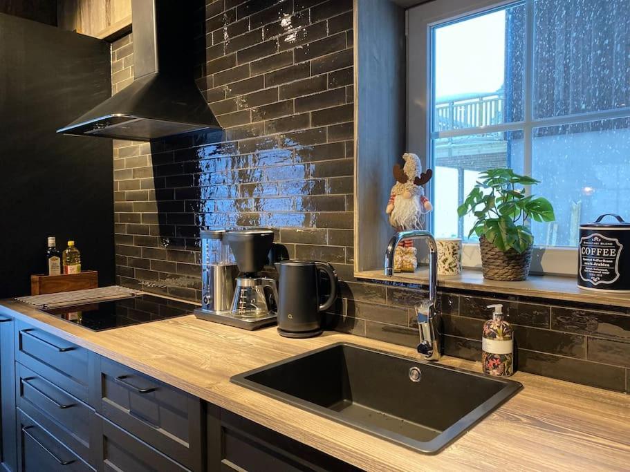 Modern Stuga Med Ski Lodge Kaensla Järvsö Extérieur photo